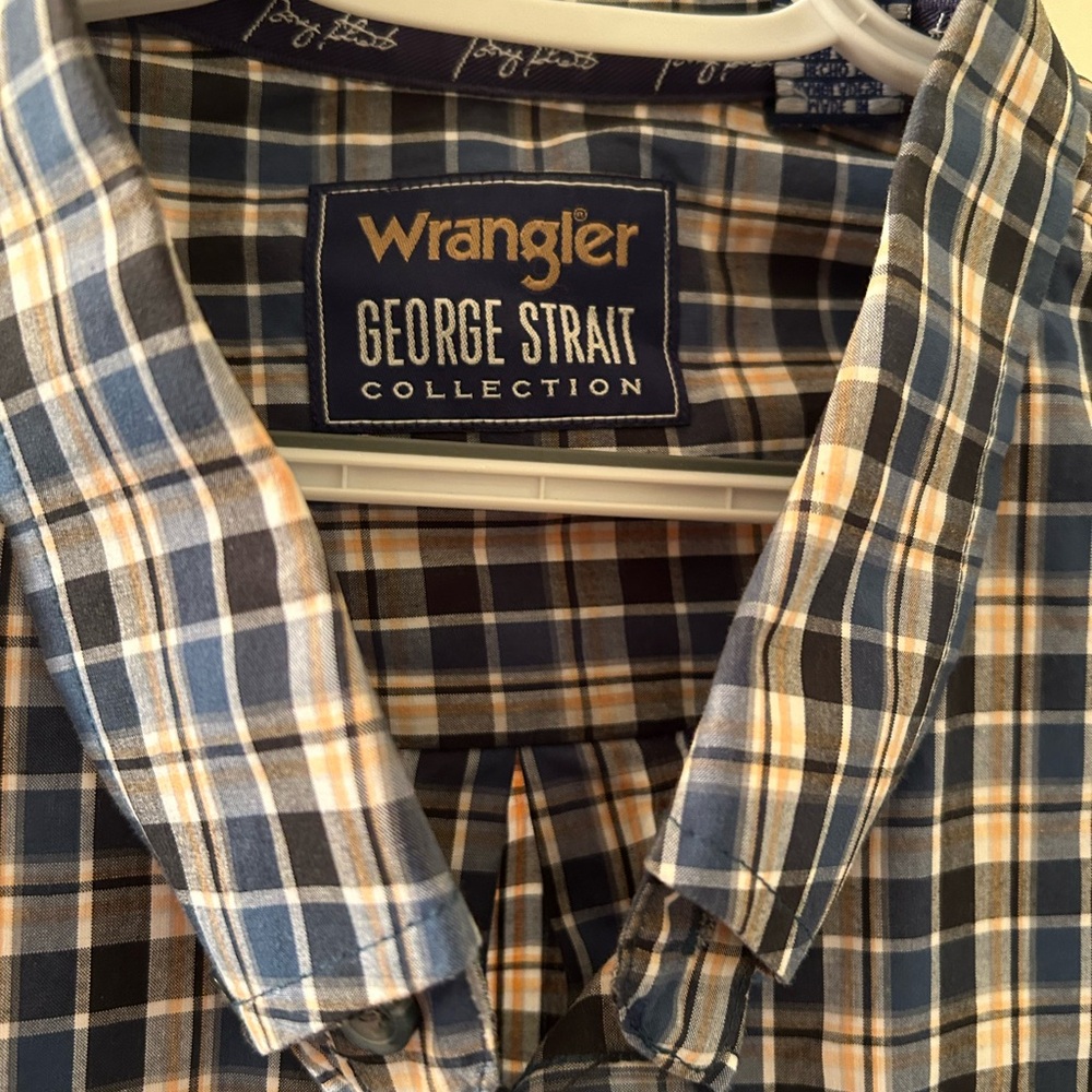 Wrangler Blue and White Plaid Button-Down Shirt - Picture 2 of 2